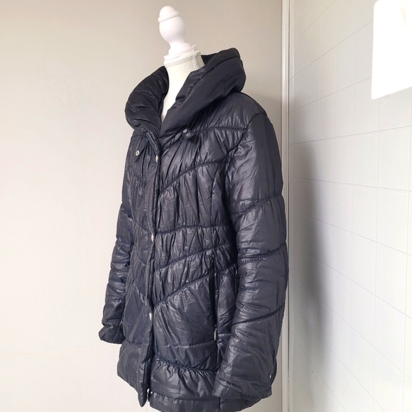 Women's Winter Jacket - Picture 3 of 7